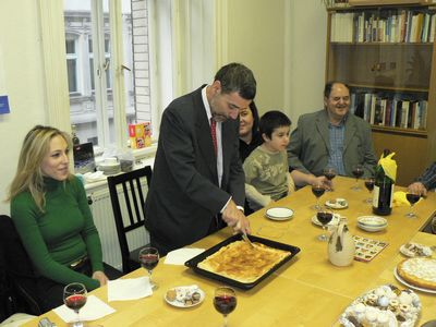 Cutting of Pitta Cake.